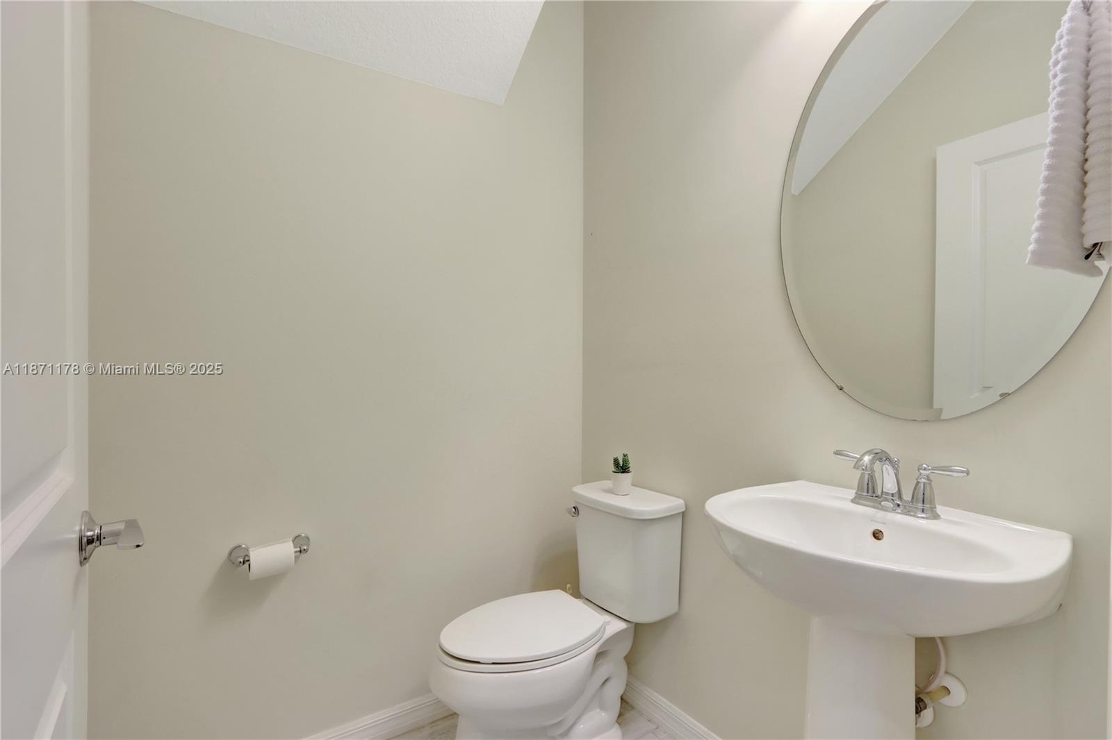 See details 4 / 3 2423 sq. ft. $ 2025-09-03 0 Photo