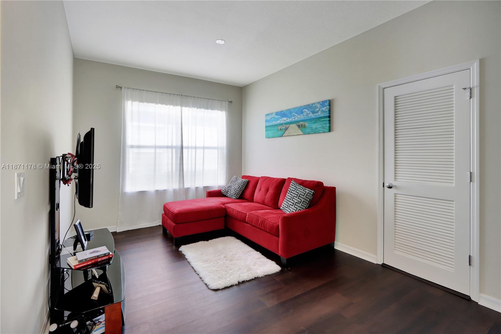 See details 4 / 3 2423 sq. ft. $ 2025-09-03 0 Photo