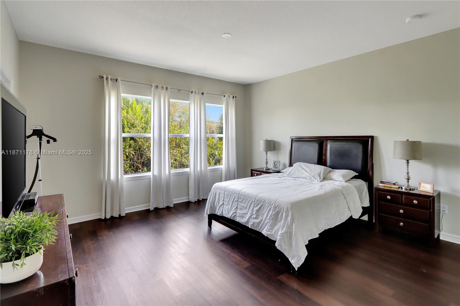 See details 4 / 3 2423 sq. ft. $ 2025-09-03 0 Photo