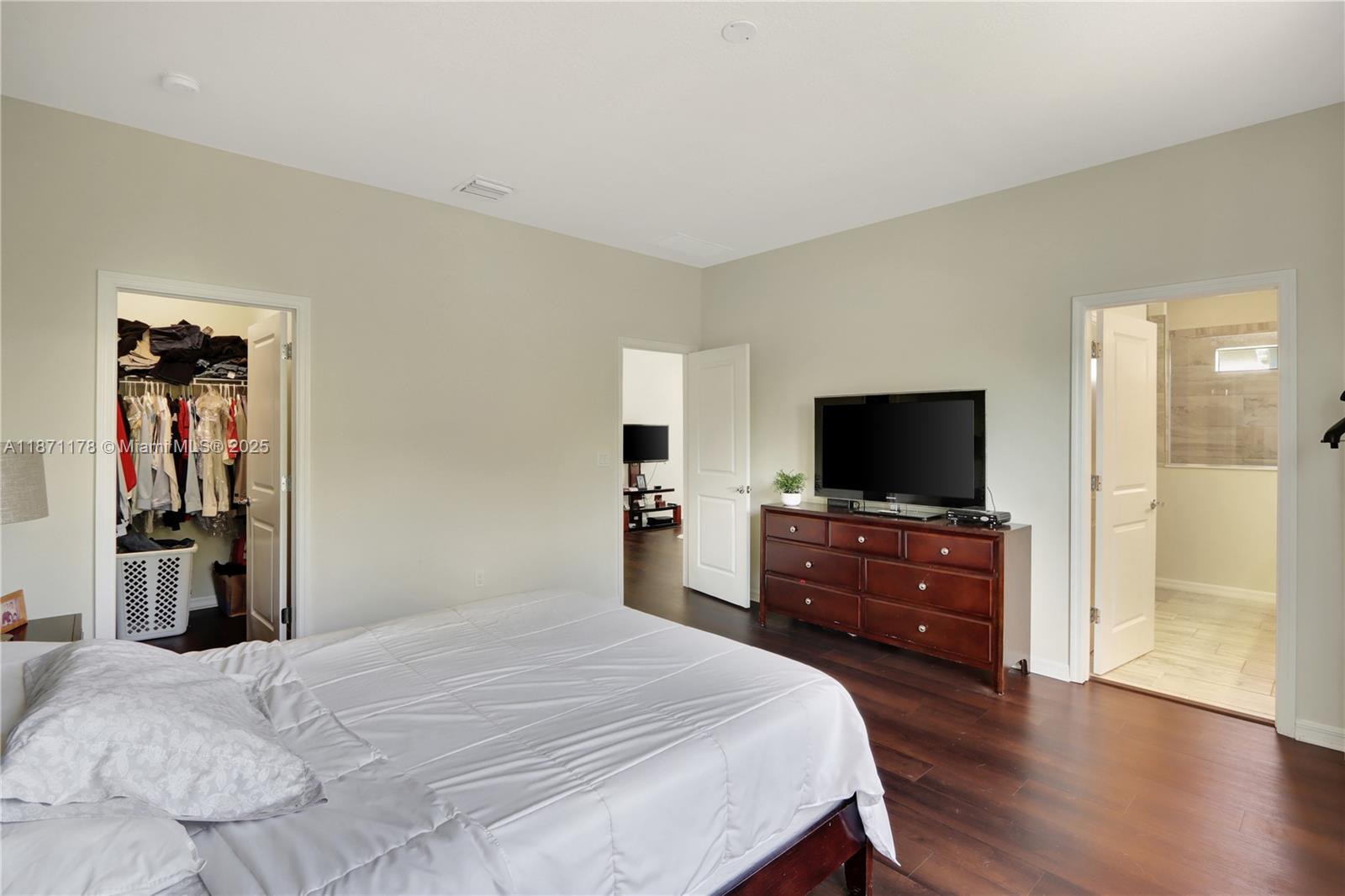 See details 4 / 3 2423 sq. ft. $ 2025-09-03 0 Photo
