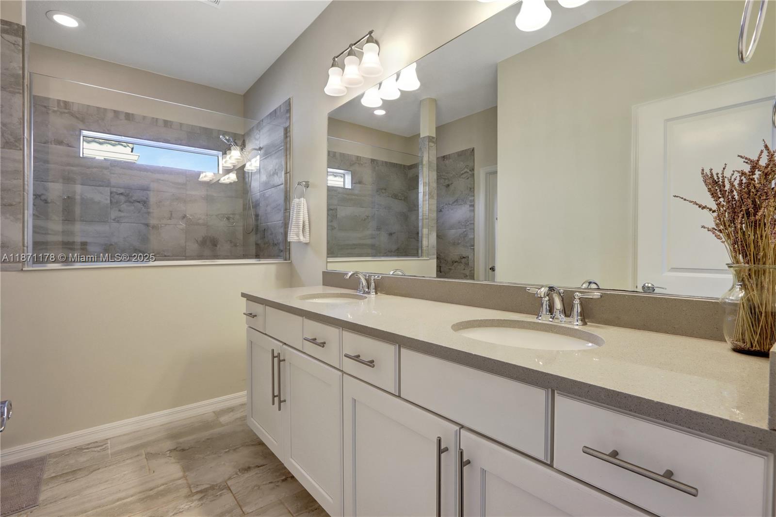 See details 4 / 3 2423 sq. ft. $ 2025-09-03 0 Photo