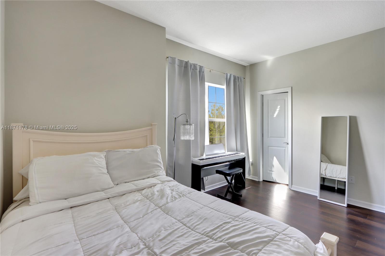 See details 4 / 3 2423 sq. ft. $ 2025-09-03 0 Photo