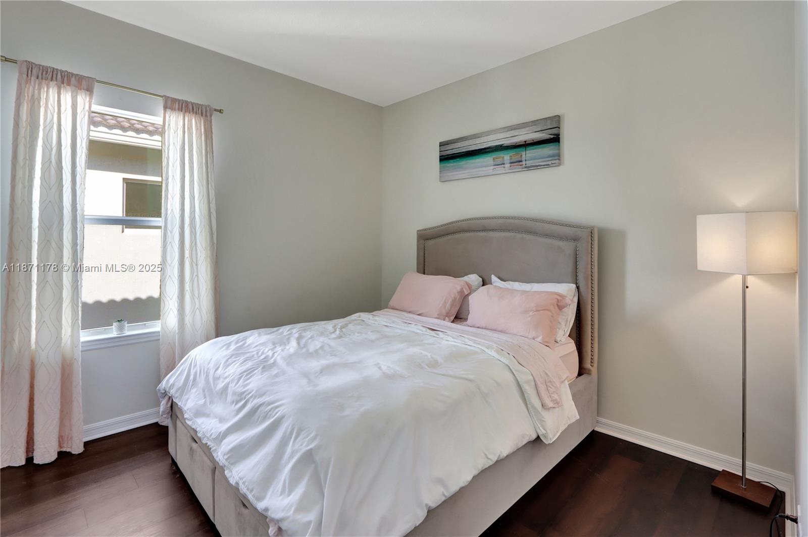 See details 4 / 3 2423 sq. ft. $ 2025-09-03 0 Photo