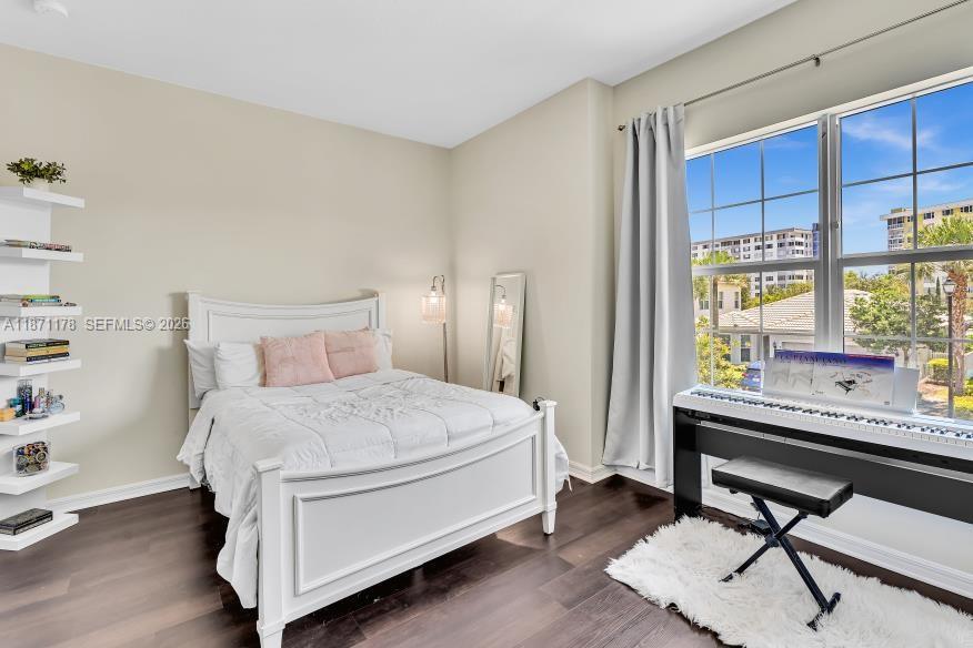 4353 4 / 3 2423 sq. ft. $ 2026-06-11 0 foto