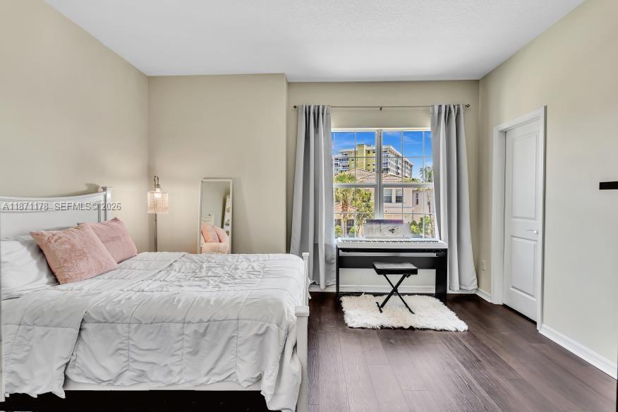 4353 4 / 3 2423 sq. ft. $ 2026-06-11 0 foto