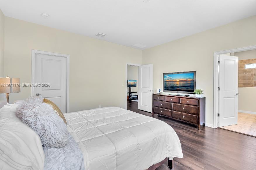 4353 4 / 3 2423 sq. ft. $ 2026-06-11 0 foto