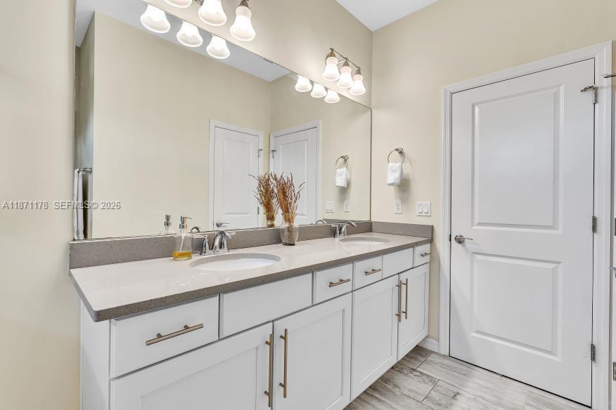 4353 4 / 3 2423 sq. ft. $ 2026-06-11 0 foto