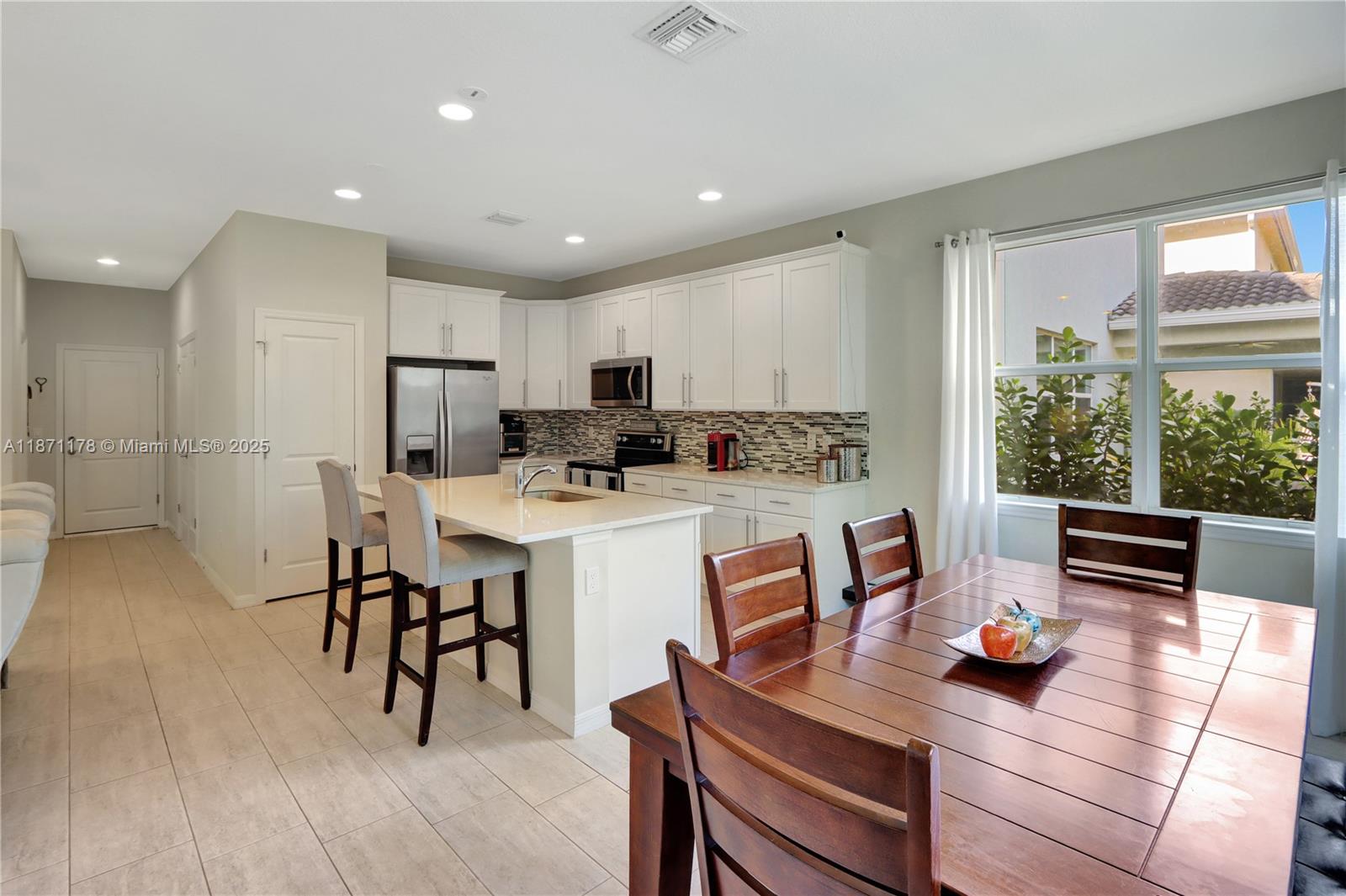 See details 4 / 3 2423 sq. ft. $ 2025-09-03 0 Photo