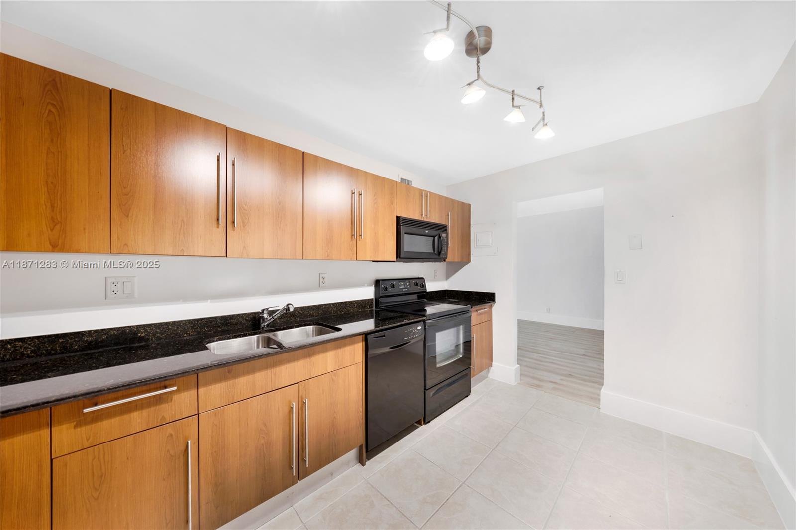 Photo of 3000 Ocean Dr  #814, Hollywood, Florida, 33019 - 