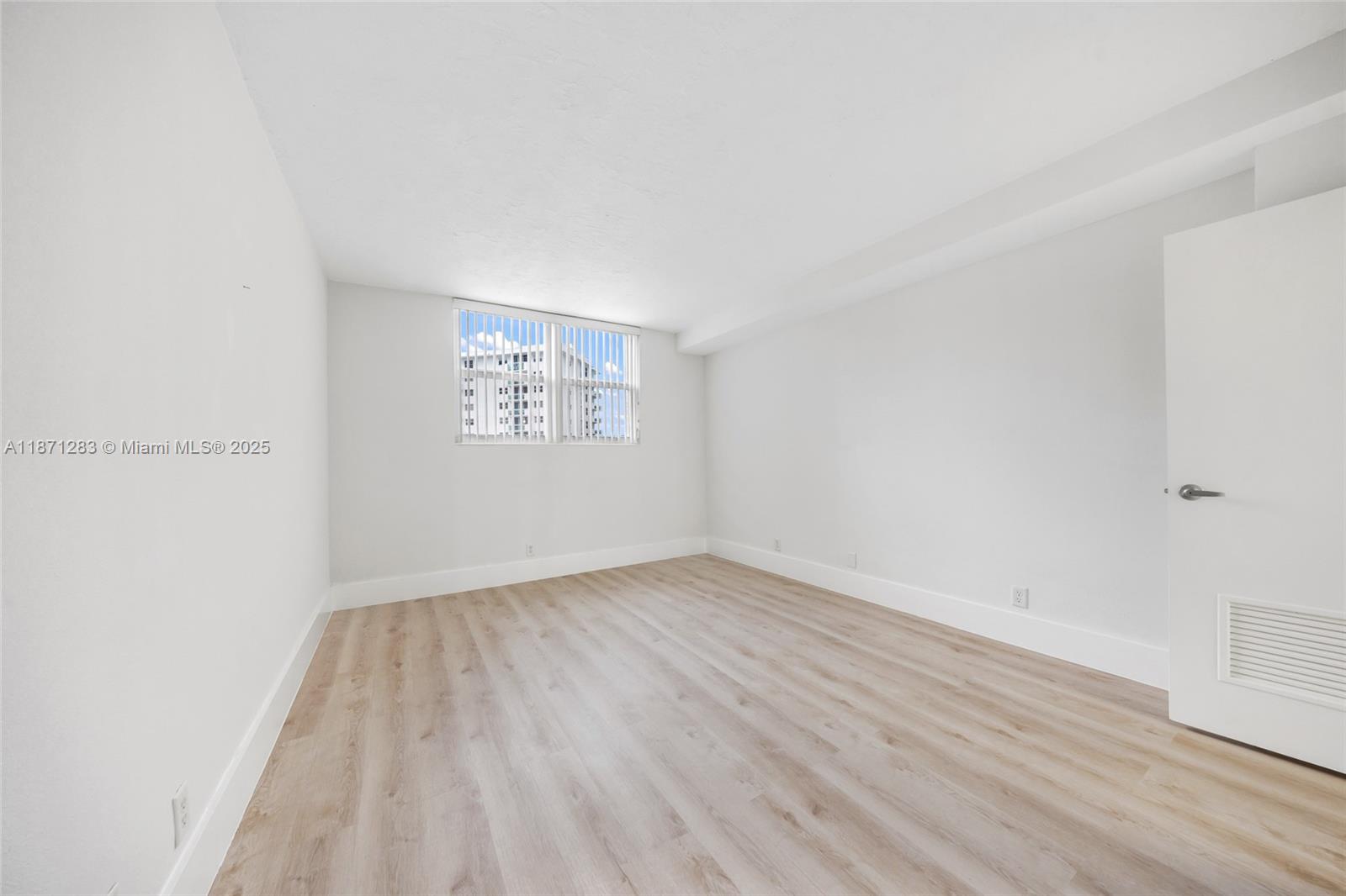 Photo of 3000 Ocean Dr  #814, Hollywood, Florida, 33019 - 