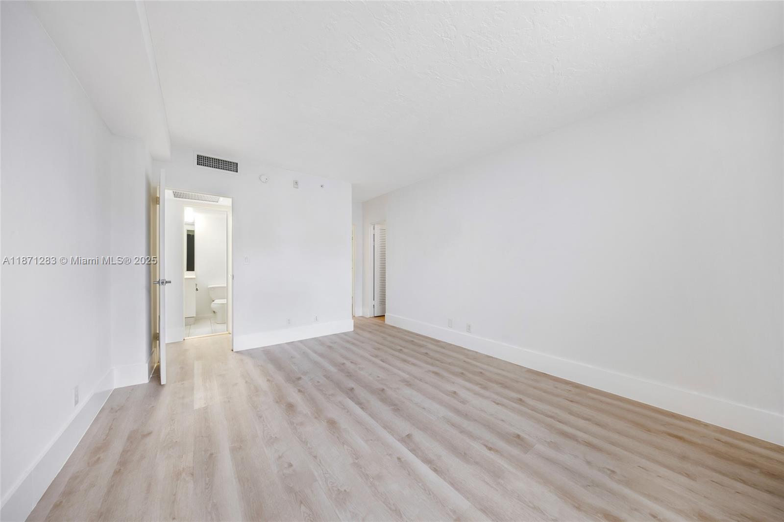Photo of 3000 Ocean Dr  #814, Hollywood, Florida, 33019 - 