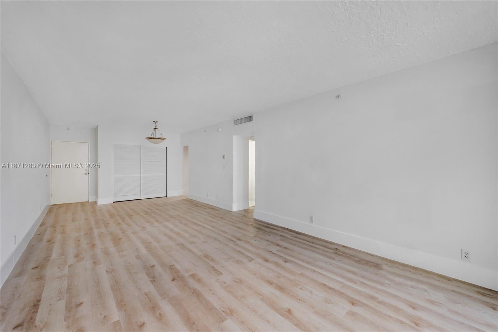 Photo of 3000 Ocean Dr  #814, Hollywood, Florida, 33019 - 