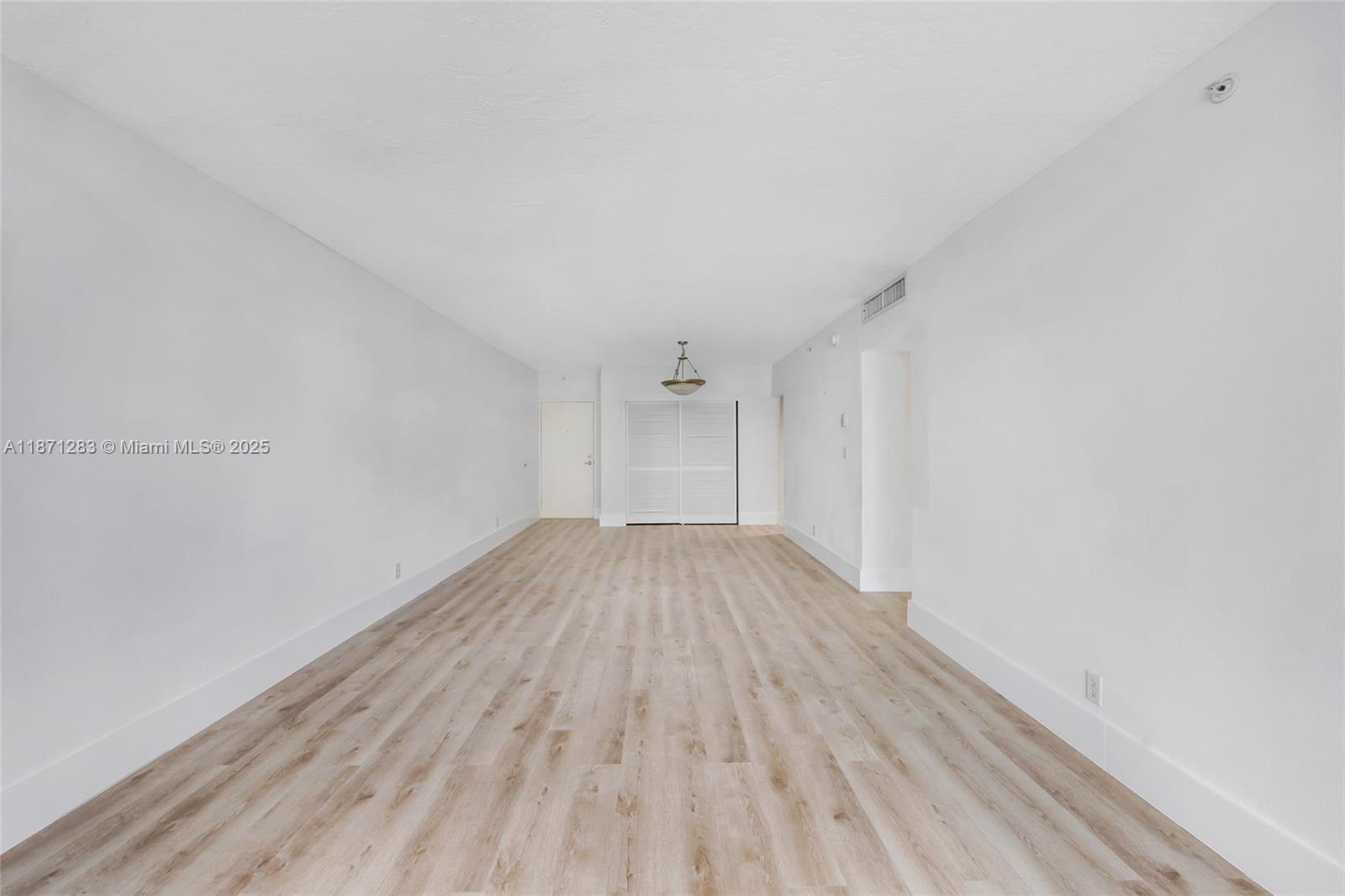 Photo of 3000 Ocean Dr  #814, Hollywood, Florida, 33019 - 