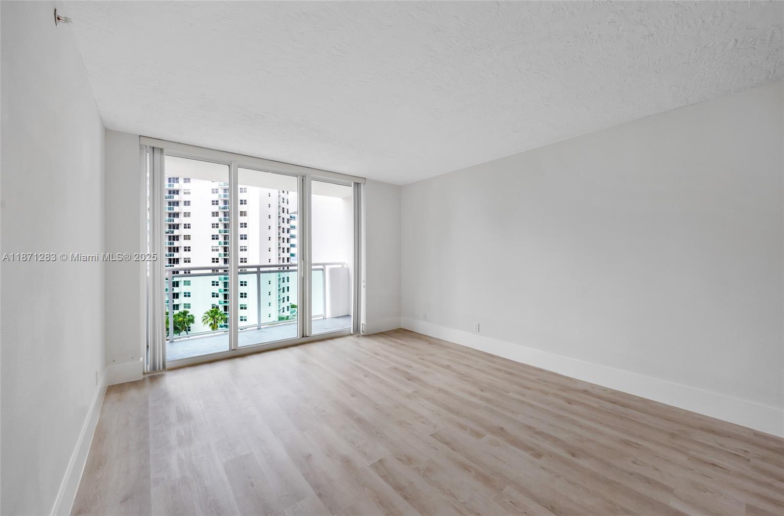 Photo of 3000 Ocean Dr  #814, Hollywood, Florida, 33019 - 