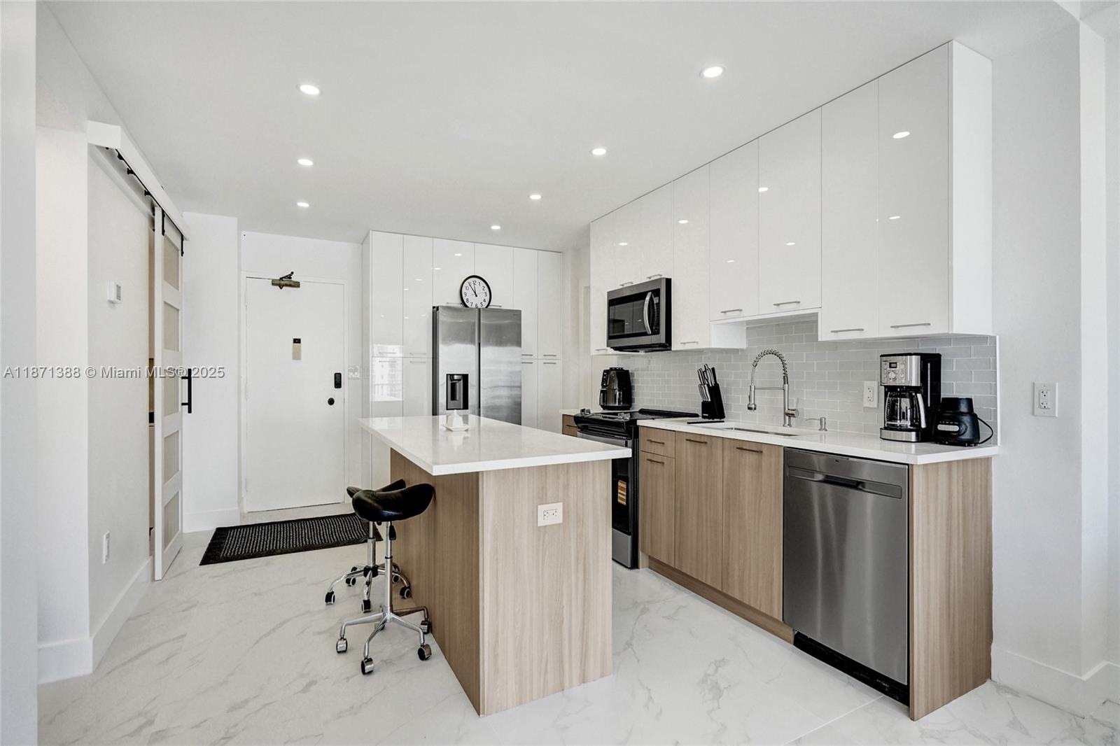 11L 1 / 2 870 sq. ft. $ 2025-09-03 0 Photo