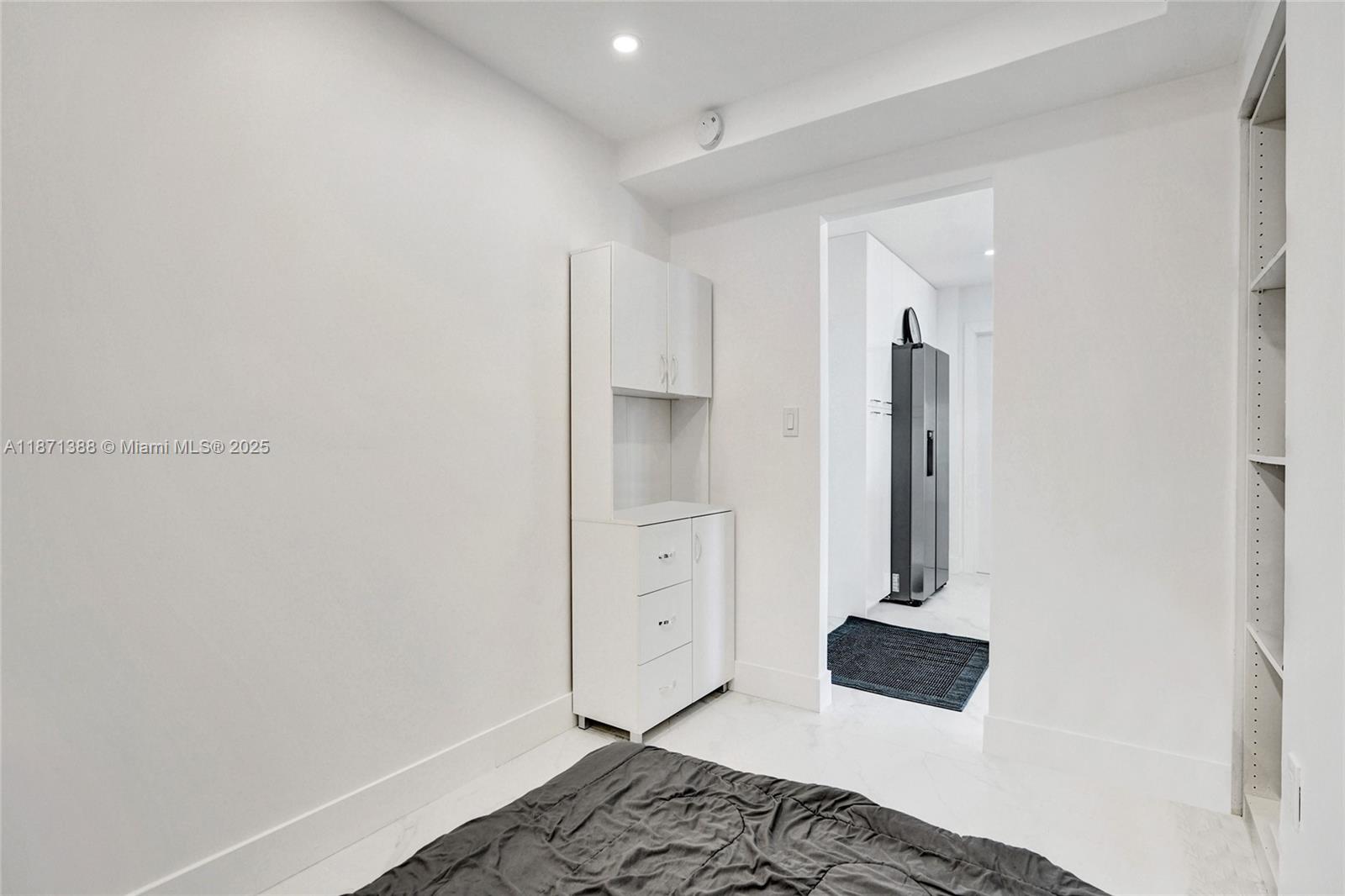 11L 1 / 2 870 sq. ft. $ 2025-09-03 0 Photo