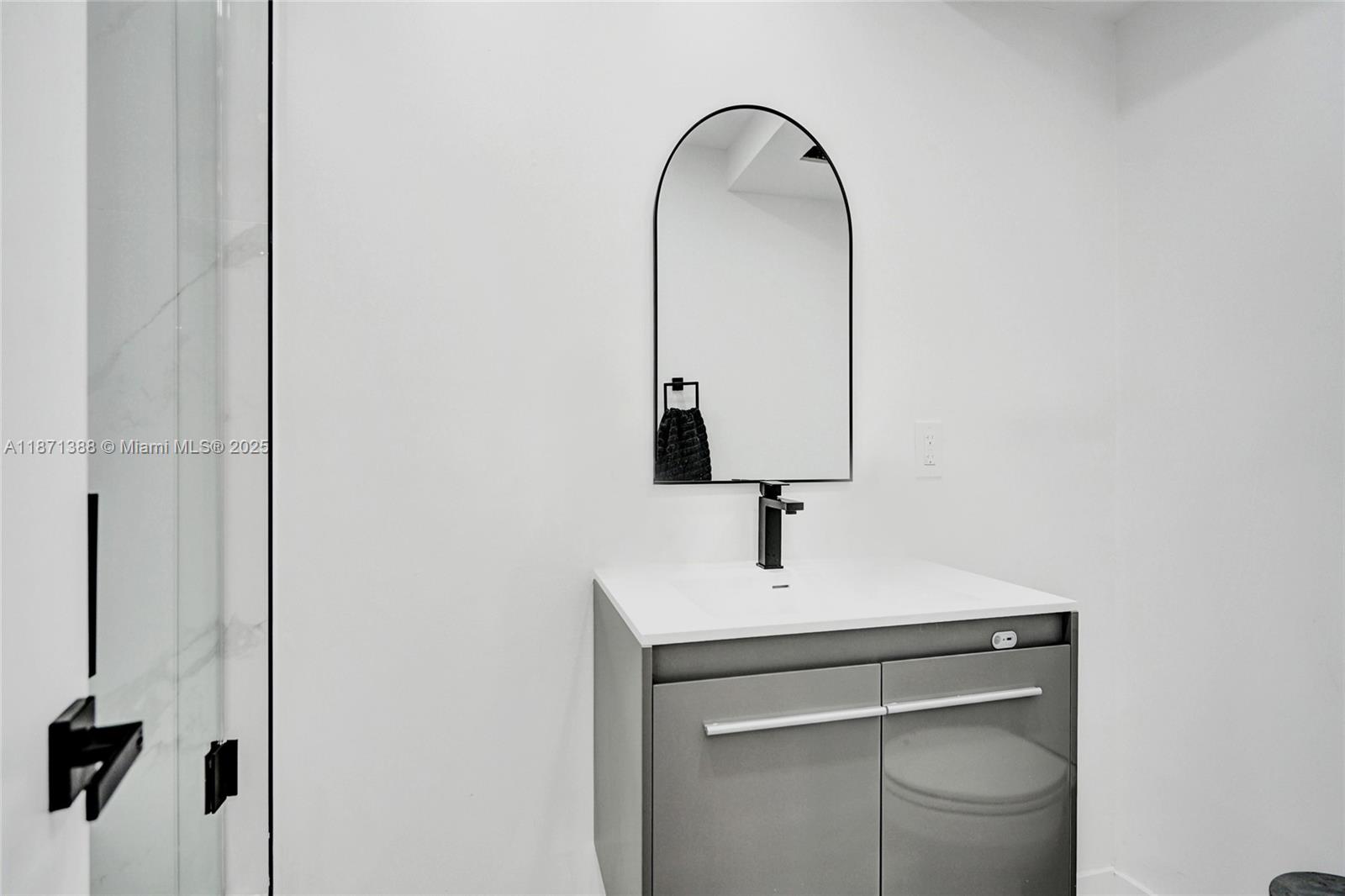 11L 1 / 2 870 sq. ft. $ 2025-09-03 0 Photo