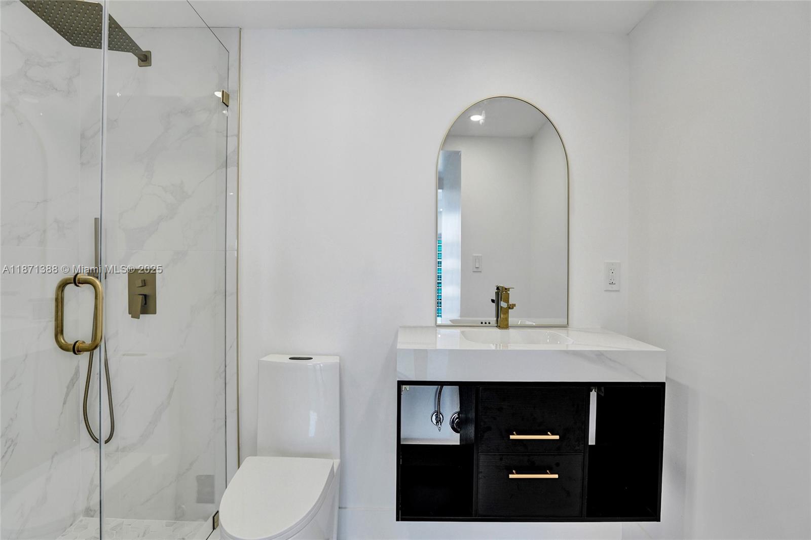 11L 1 / 2 870 sq. ft. $ 2025-09-03 0 Photo