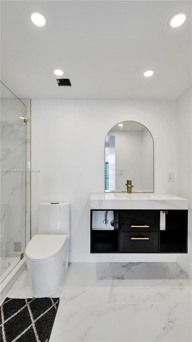 11L 1 / 2 870 sq. ft. $ 2025-09-03 0 Photo