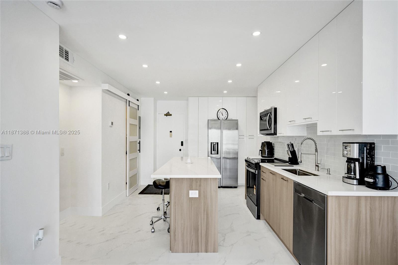 11L 1 / 2 870 sq. ft. $ 2025-09-03 0 Photo