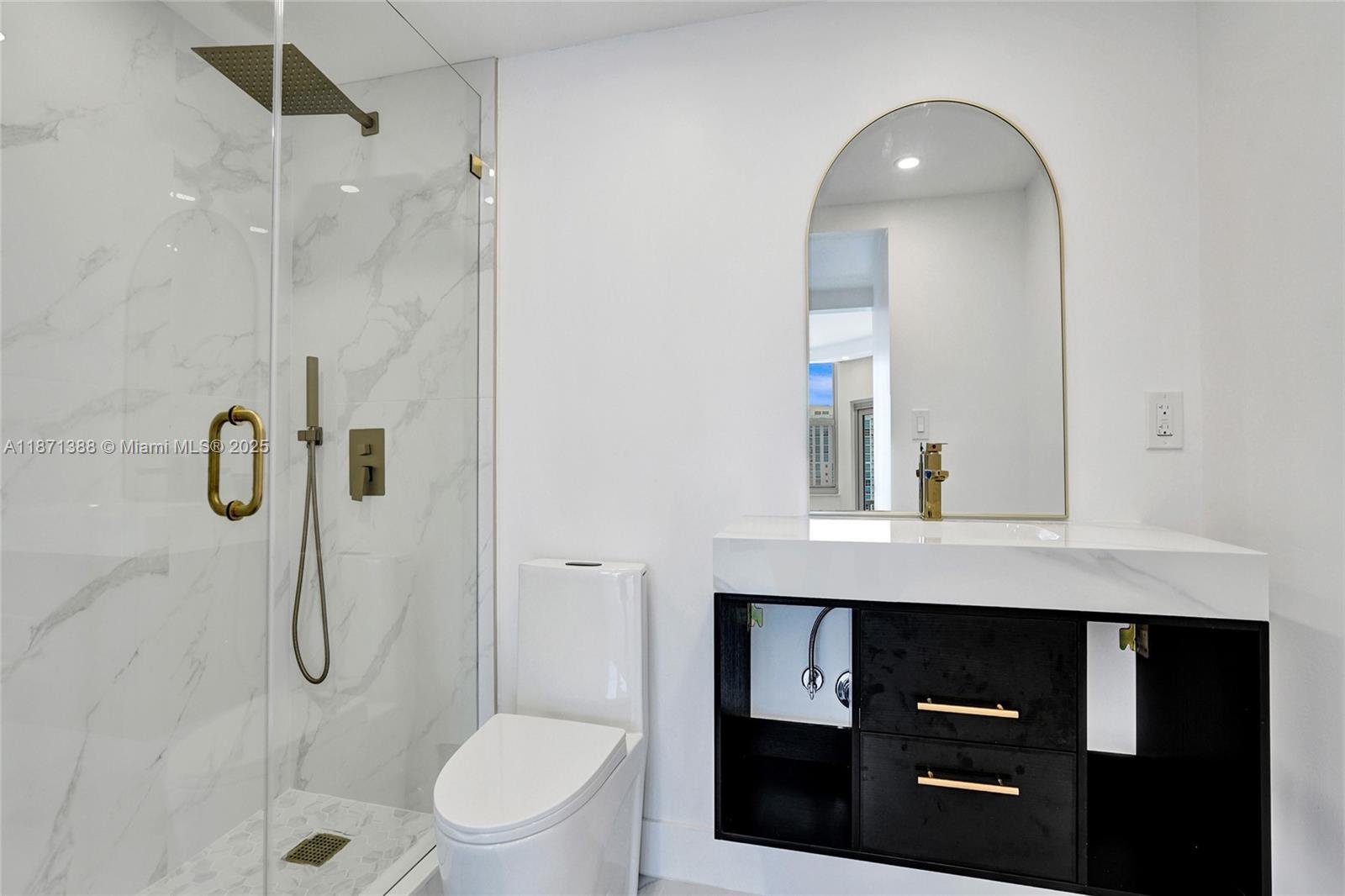 11L 1 / 2 870 sq. ft. $ 2025-09-03 0 Photo