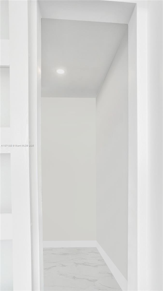 11L 1 / 2 870 sq. ft. $ 2025-09-03 0 Photo