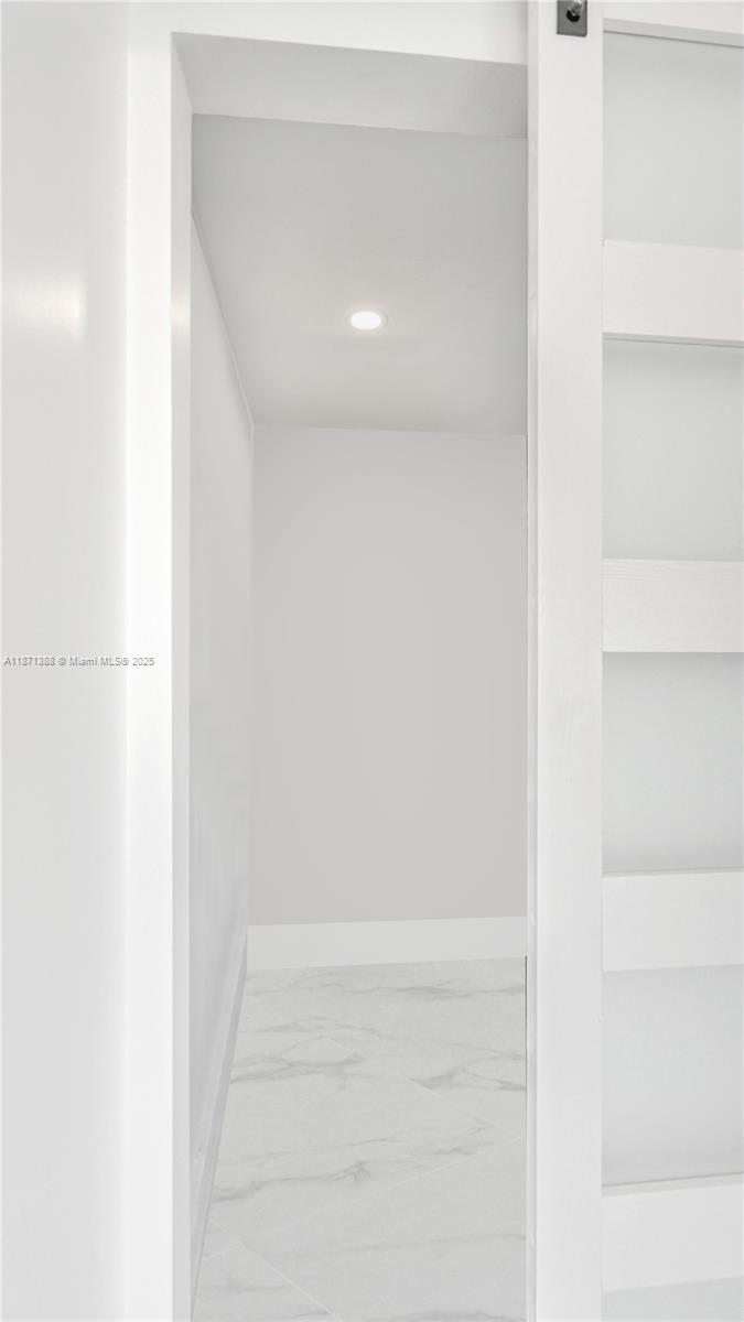 11L 1 / 2 870 sq. ft. $ 2025-09-03 0 Photo