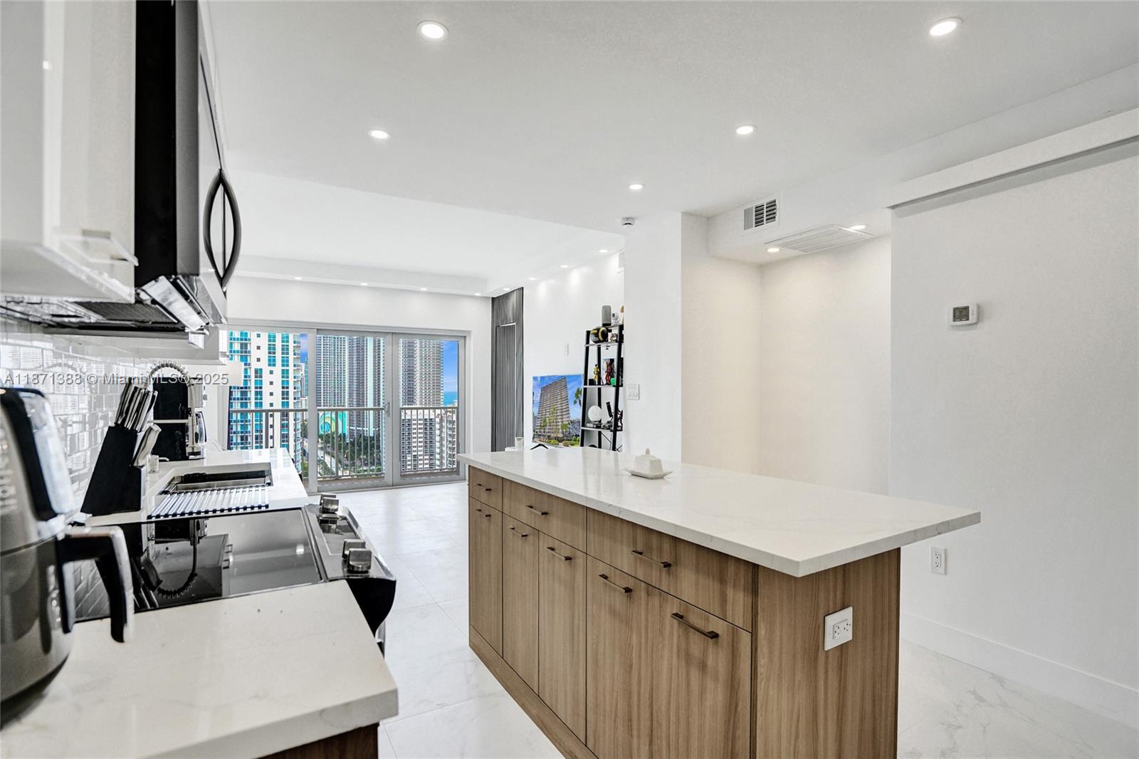 11L 1 / 2 870 sq. ft. $ 2025-09-03 0 Photo