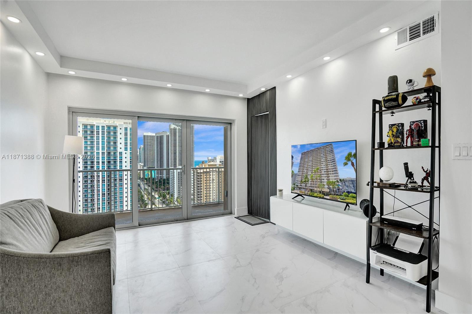 11L 1 / 2 870 sq. ft. $ 2025-09-03 0 Photo