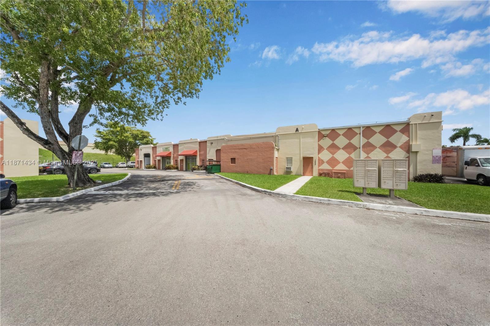 See details / sq. ft. $ 2025-09-03 0 Photo
