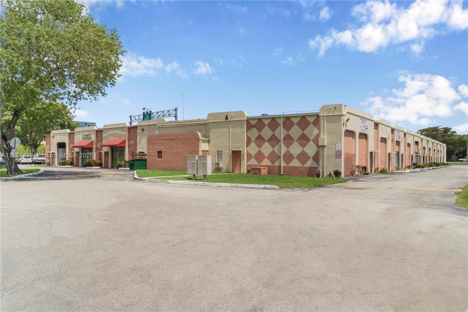 See details / sq. ft. $ 2025-09-03 0 Photo
