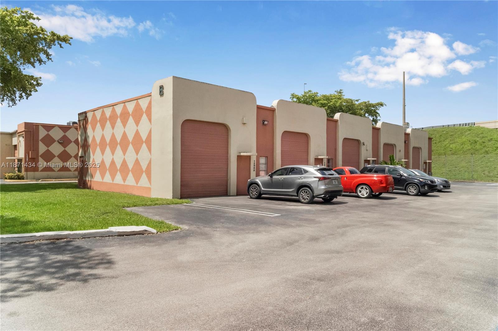 See details / sq. ft. $ 2025-09-03 0 Photo
