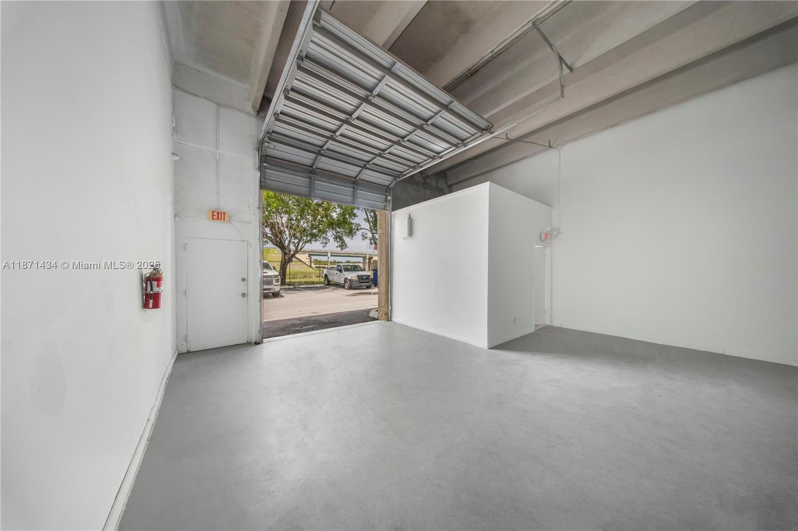 See details / sq. ft. $ 2025-09-03 0 Photo