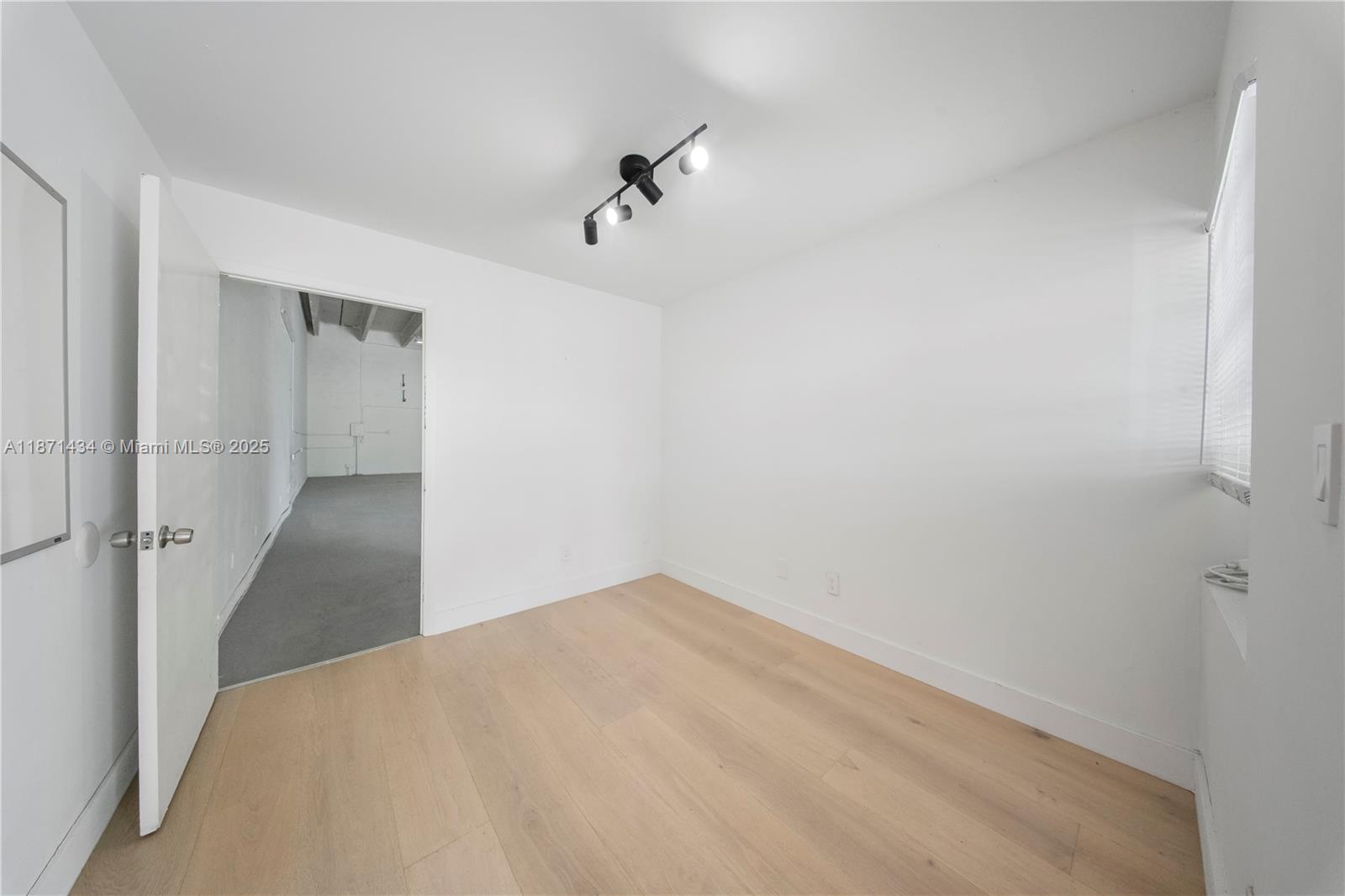 See details / sq. ft. $ 2025-09-03 0 Photo