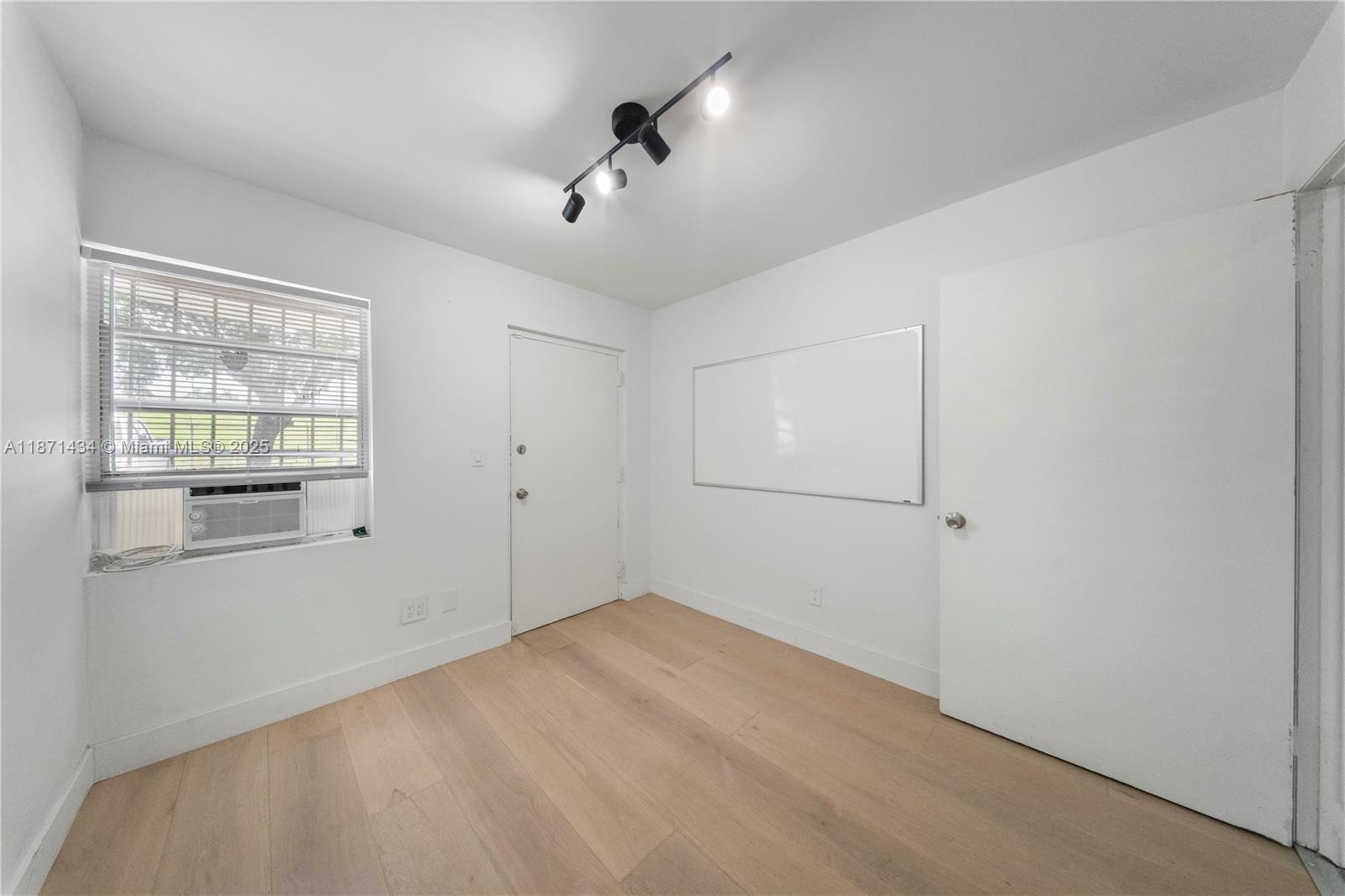 See details / sq. ft. $ 2025-09-03 0 Photo