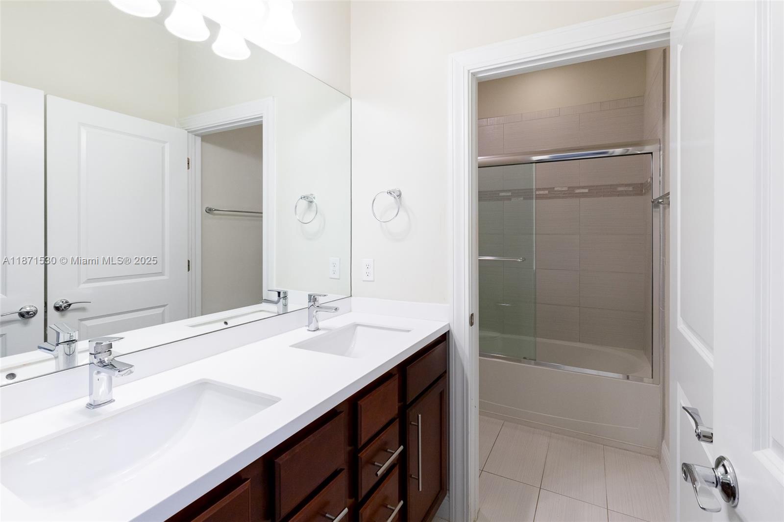  6 / 4 2501 sq. ft. $ 2025-09-03 0 Photo