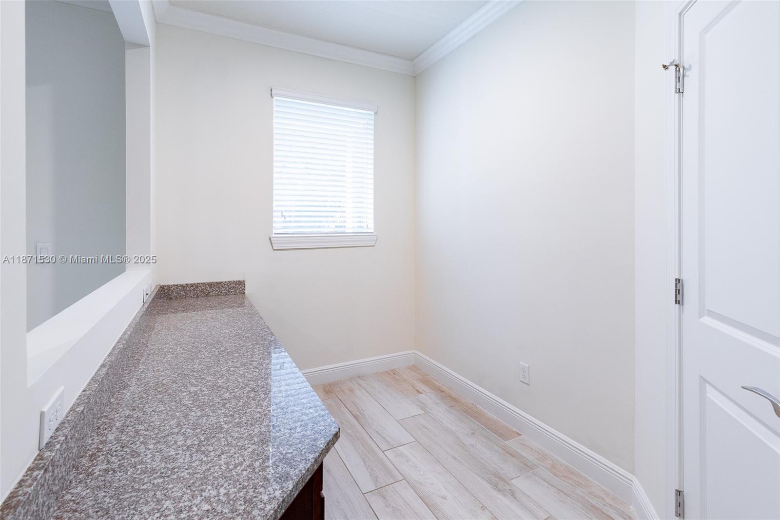  6 / 4 2501 sq. ft. $ 2025-09-03 0 Photo
