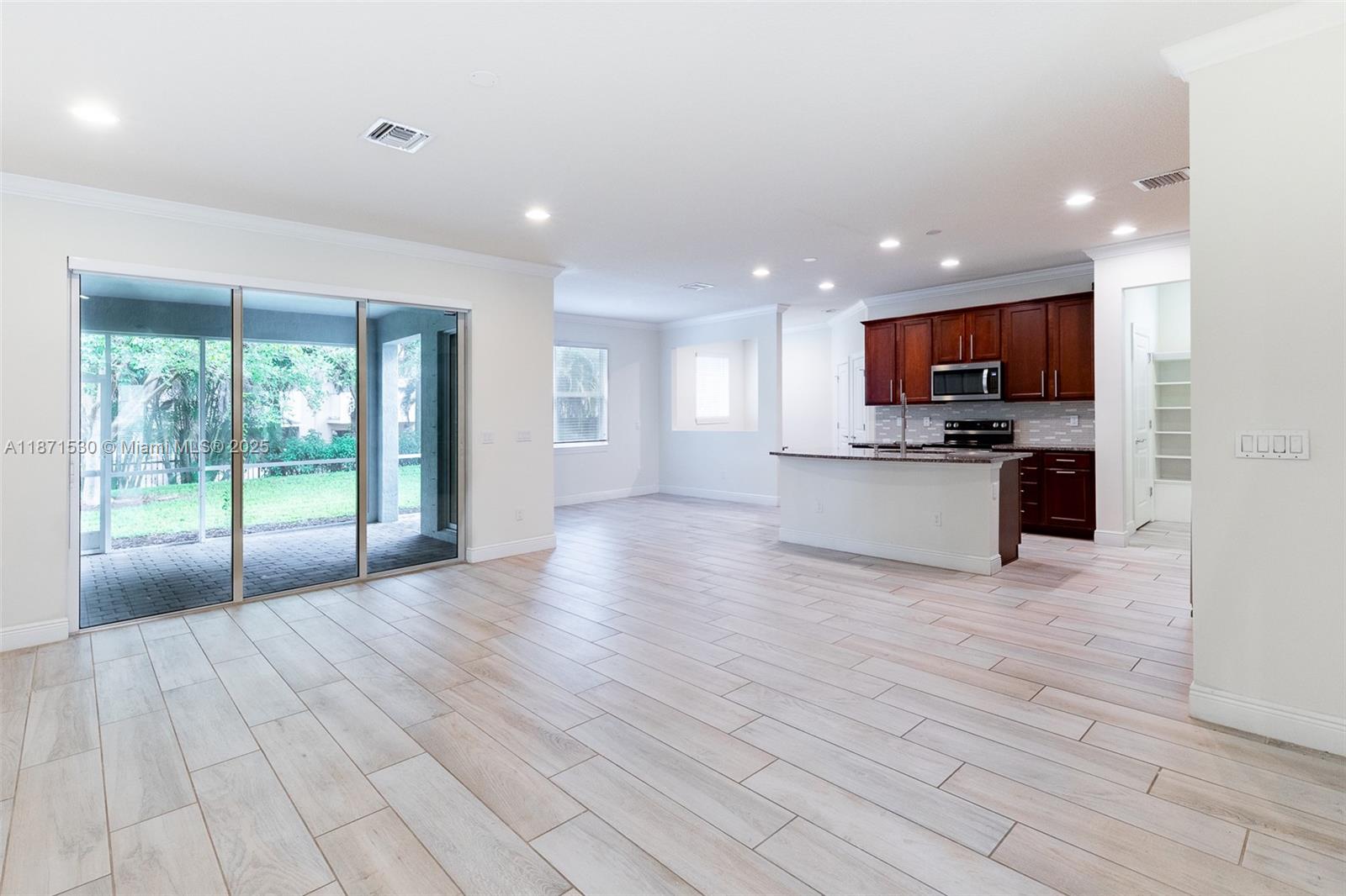  6 / 4 2501 sq. ft. $ 2025-09-03 0 Photo
