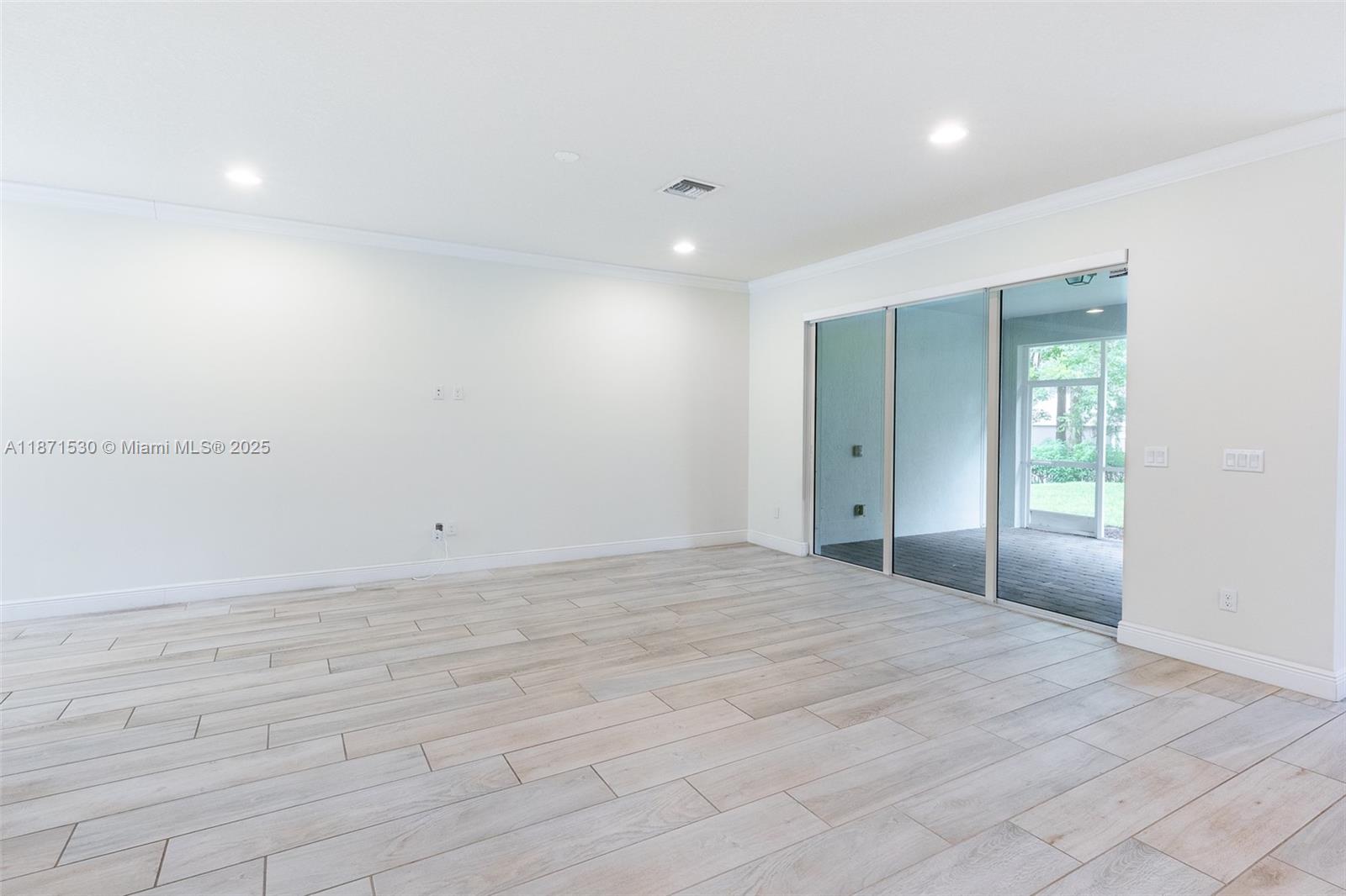  6 / 4 2501 sq. ft. $ 2025-09-03 0 Photo