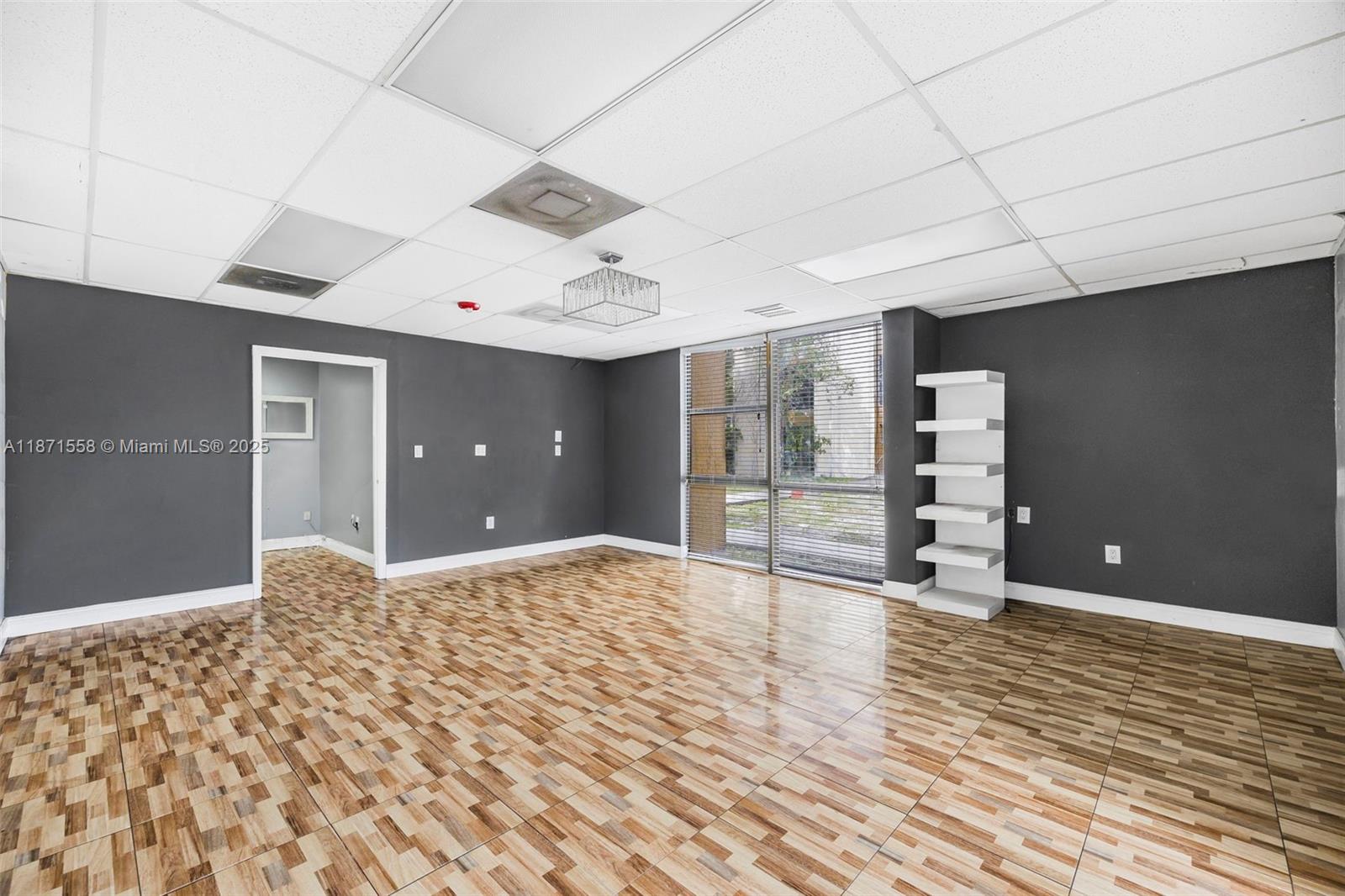 See details / sq. ft. $ 2025-09-03 0 Photo