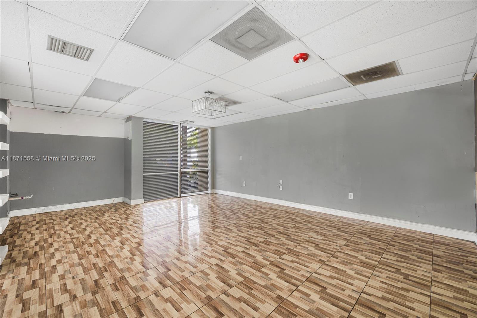 See details / sq. ft. $ 2025-09-03 0 Photo
