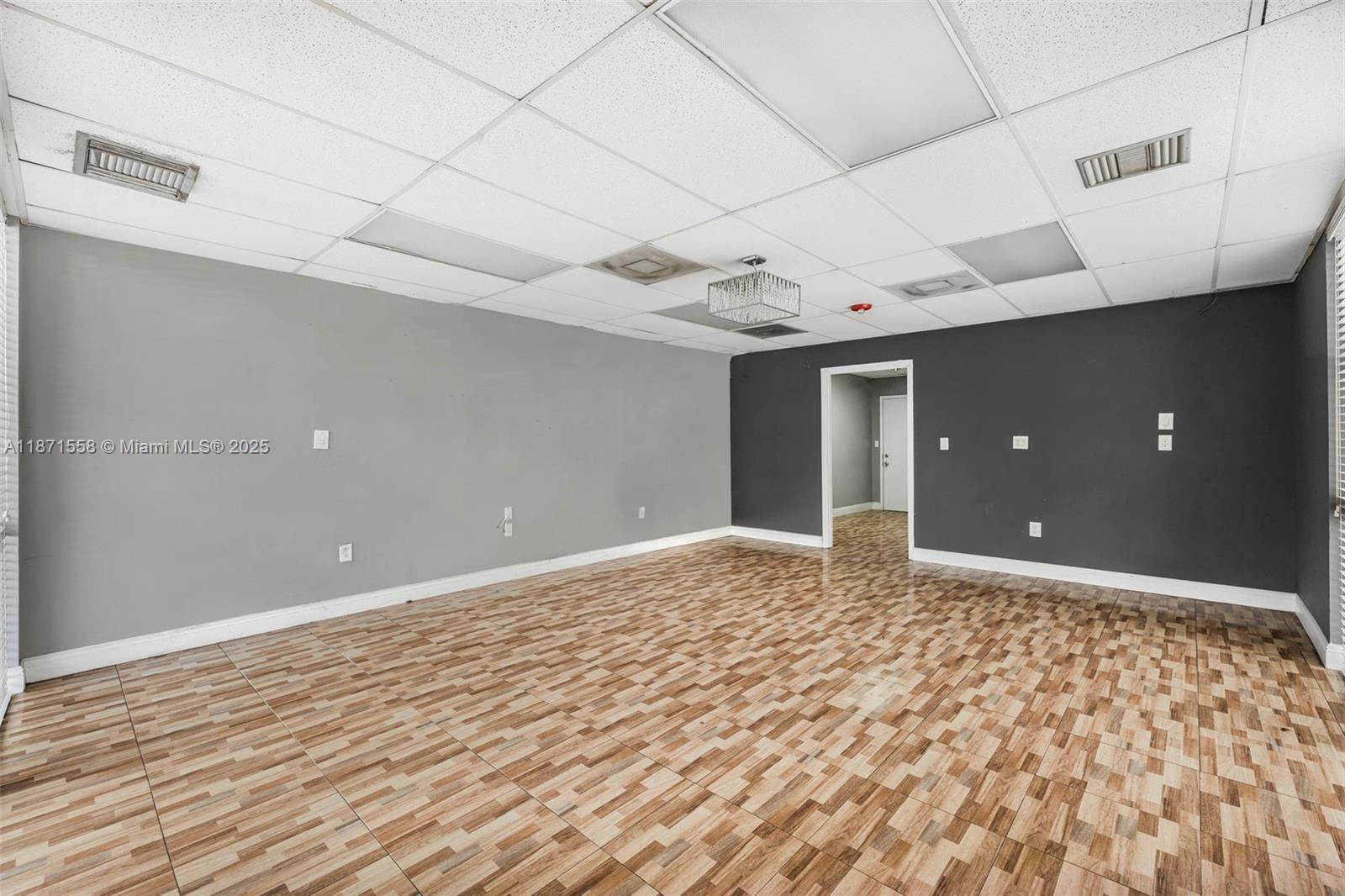 See details / sq. ft. $ 2025-09-03 0 Photo