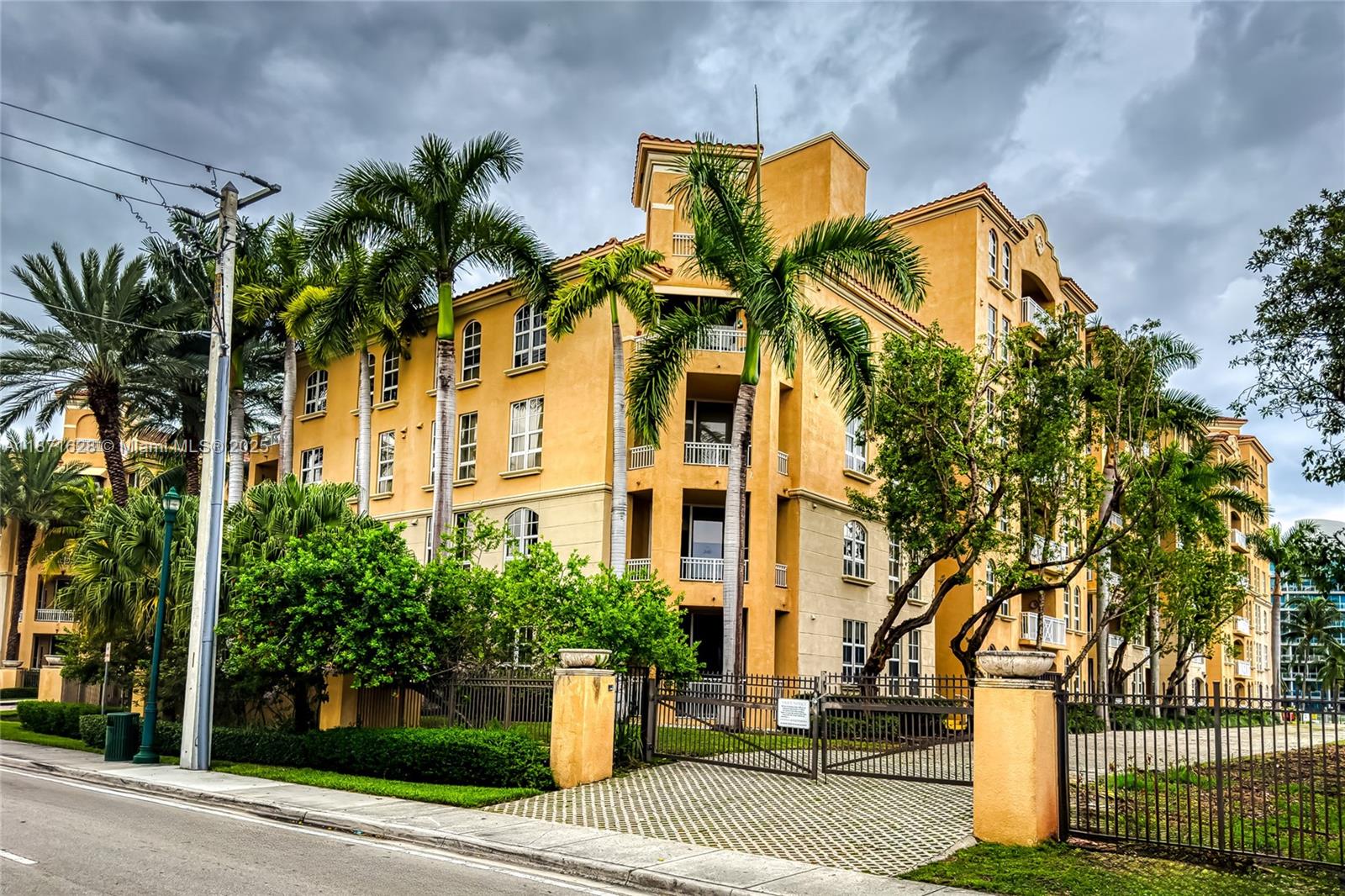 Photo of 3001 185th St  #135, Aventura, Florida, 33180 - 