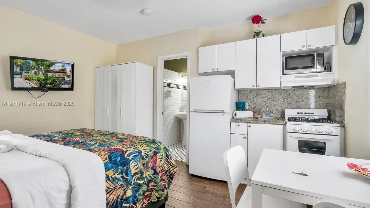 See details / sq. ft. $ 2025-09-03 0 Photo
