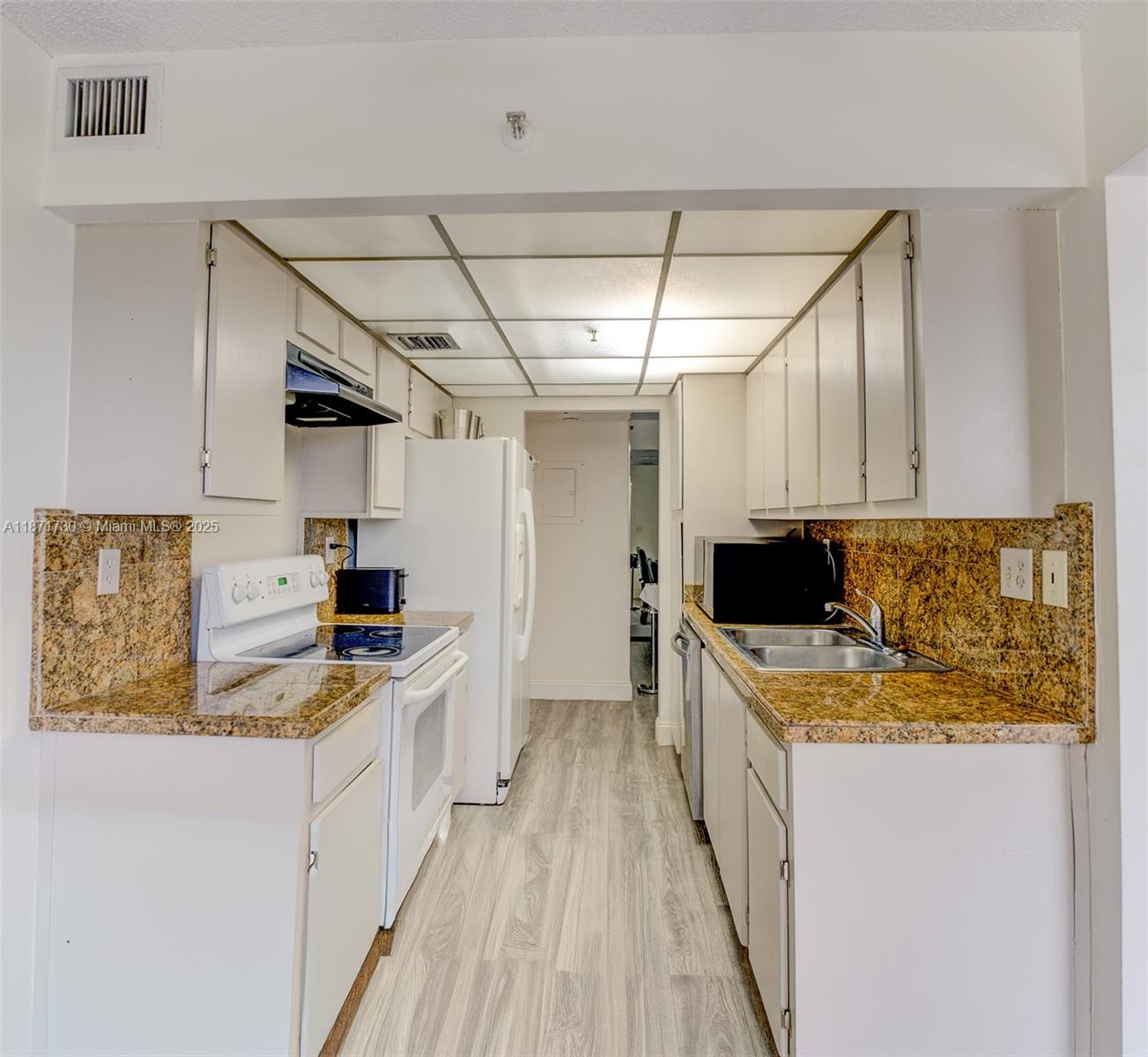 See details 312 2 / 2 1294 sq. ft. $ 2025-09-03 0 Photo