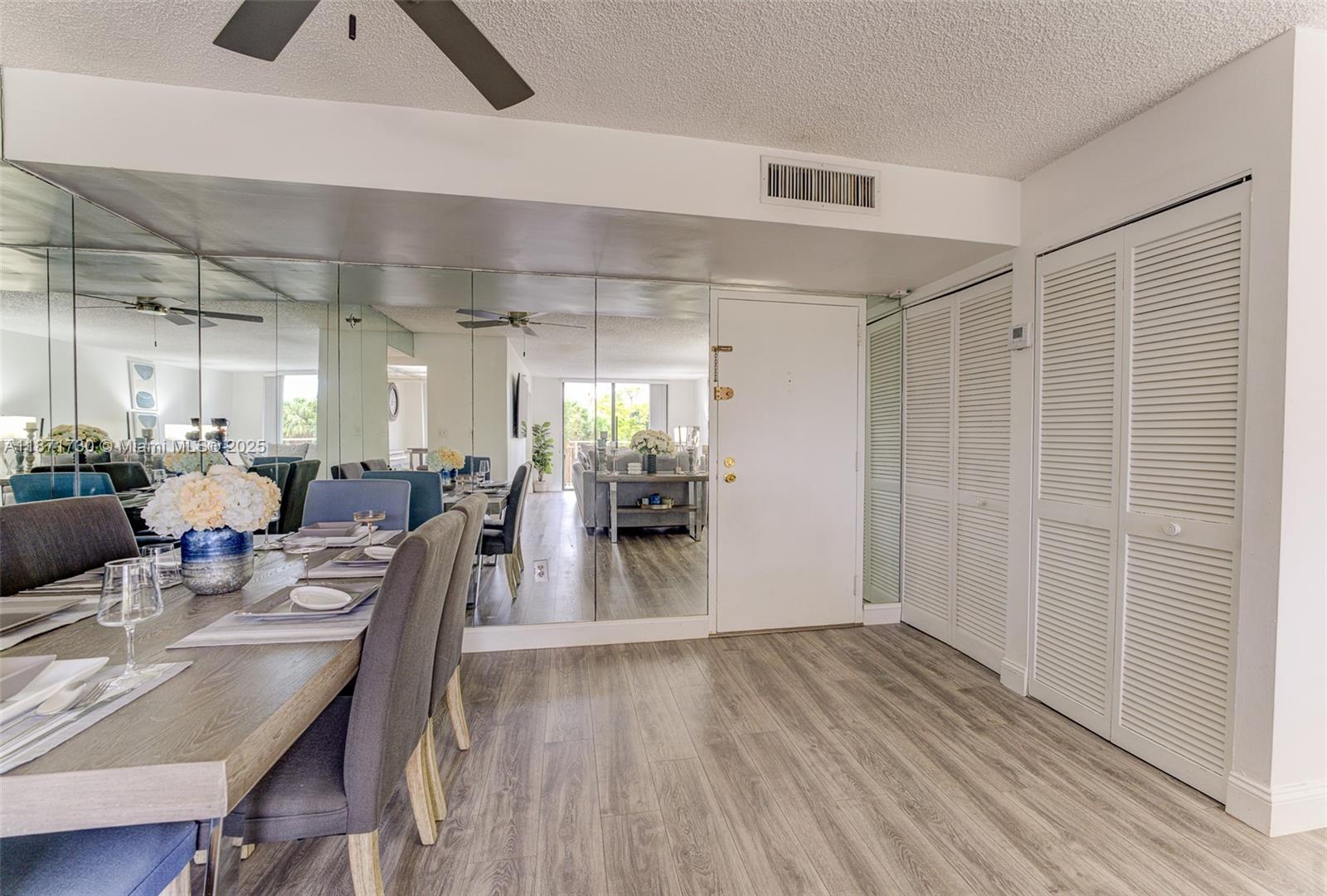 See details 312 2 / 2 1294 sq. ft. $ 2025-09-03 0 Photo