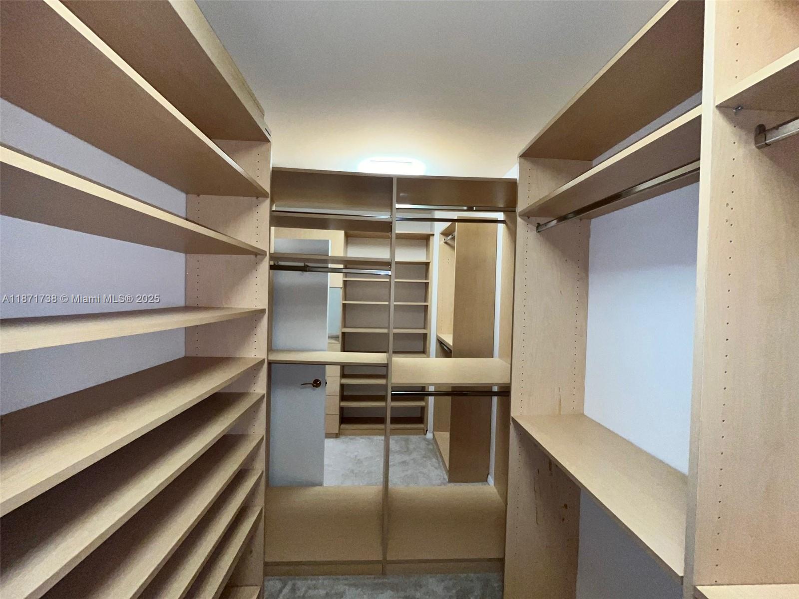 1503 2 / 3 2800 sq. ft. $ 2025-09-03 0 foto