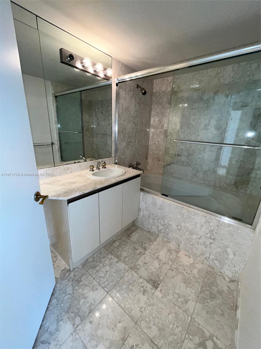 1503 2 / 3 2800 sq. ft. $ 2025-09-03 0 foto