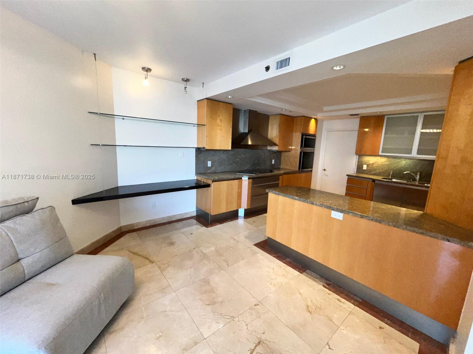 1503 2 / 3 2800 sq. ft. $ 2025-09-03 0 foto