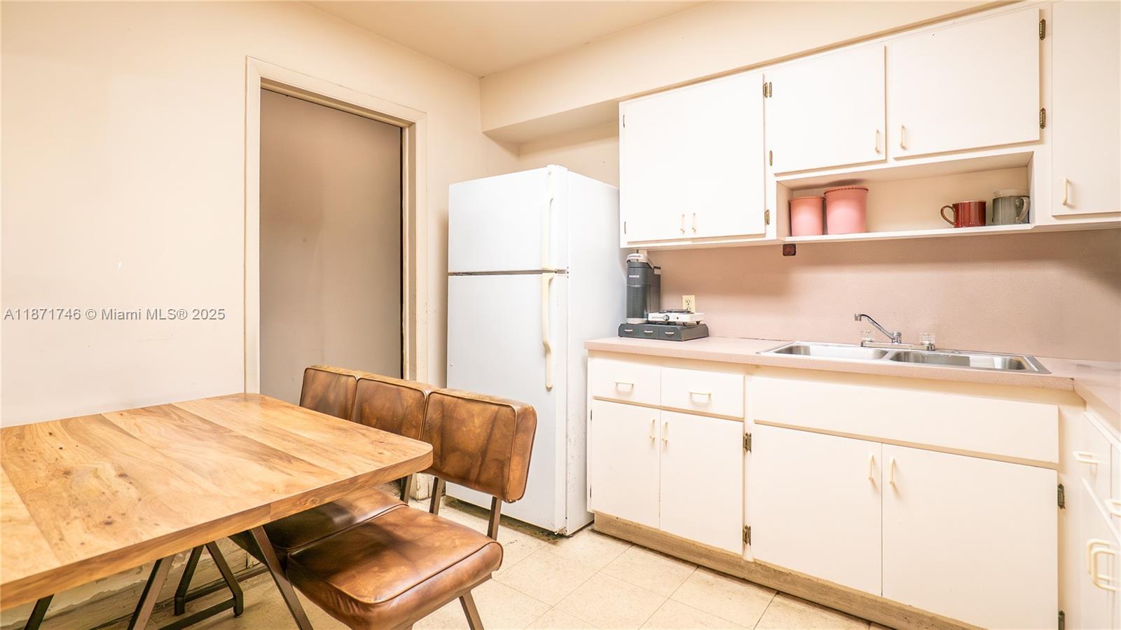See details / sq. ft. $ 2025-09-03 0 Photo